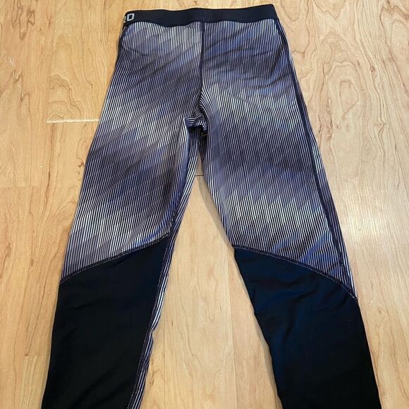 Nike Pro black/white/grey stripe athletic cropped leggings - Picture 4 of 5